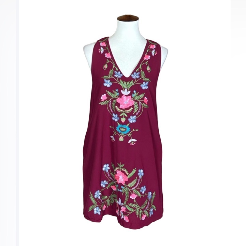 Umgee burgundy sleeveless shift dress with floral embroidery Size Medium